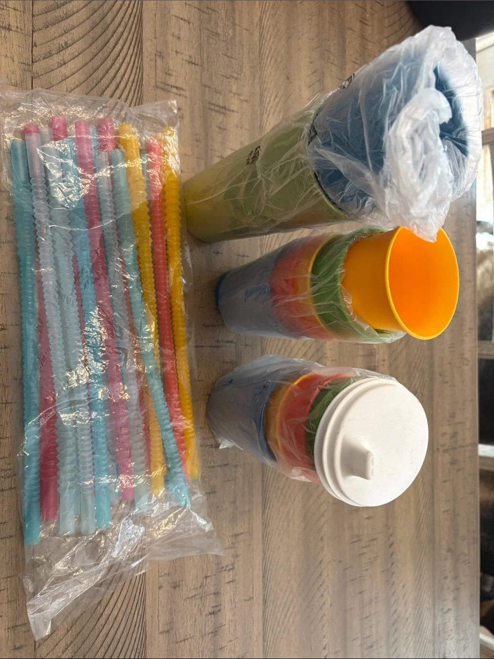 Tupperware Colorful Plastic Party Cups and Bendable Straws - Multicolor 755